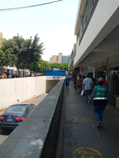 Estacionamiento (Sótano) Mercado Central