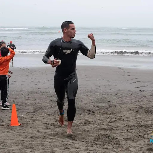 NADAR ES VIDA - Escuela de natación en aguas abiertas.